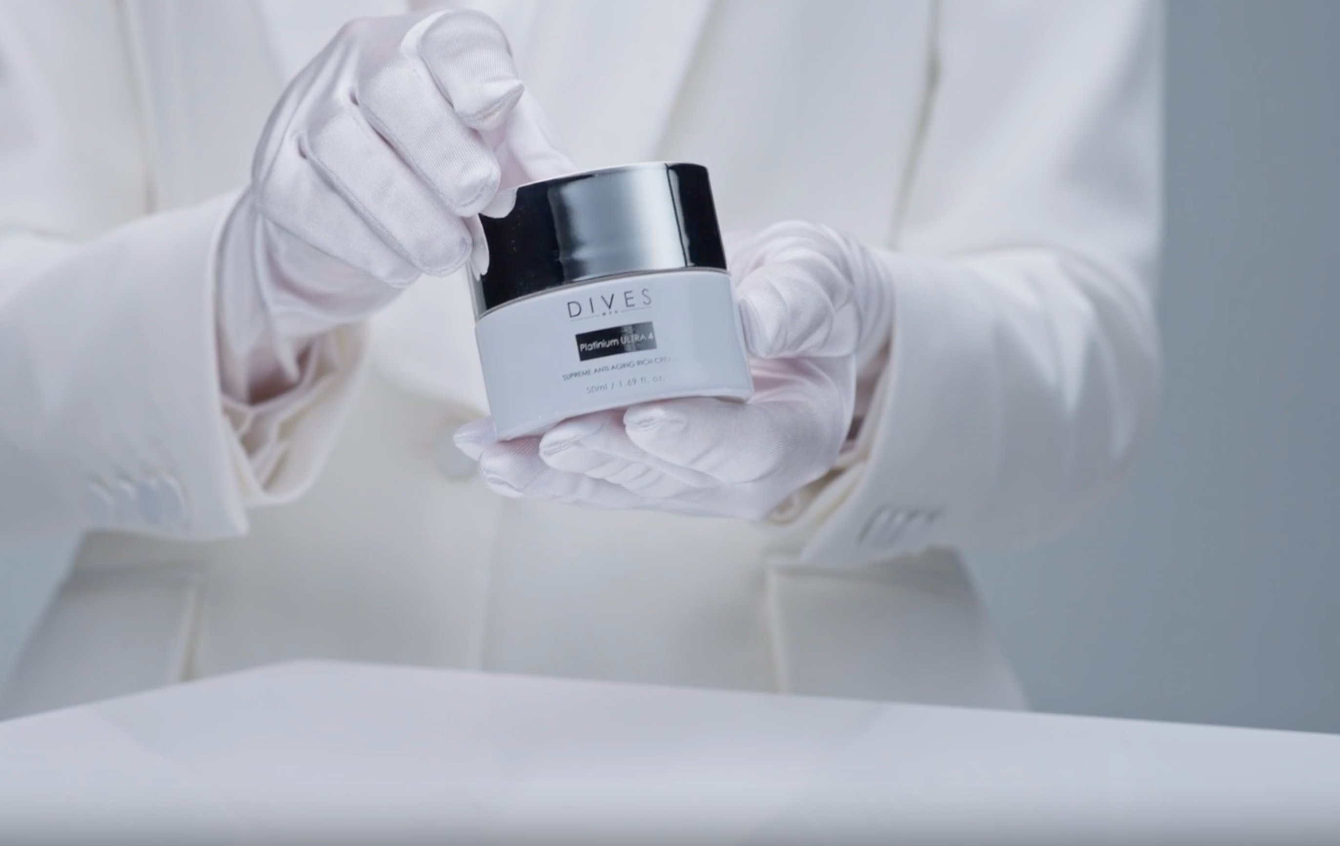 Load video: Platinium Ultra 4 Rich Cream