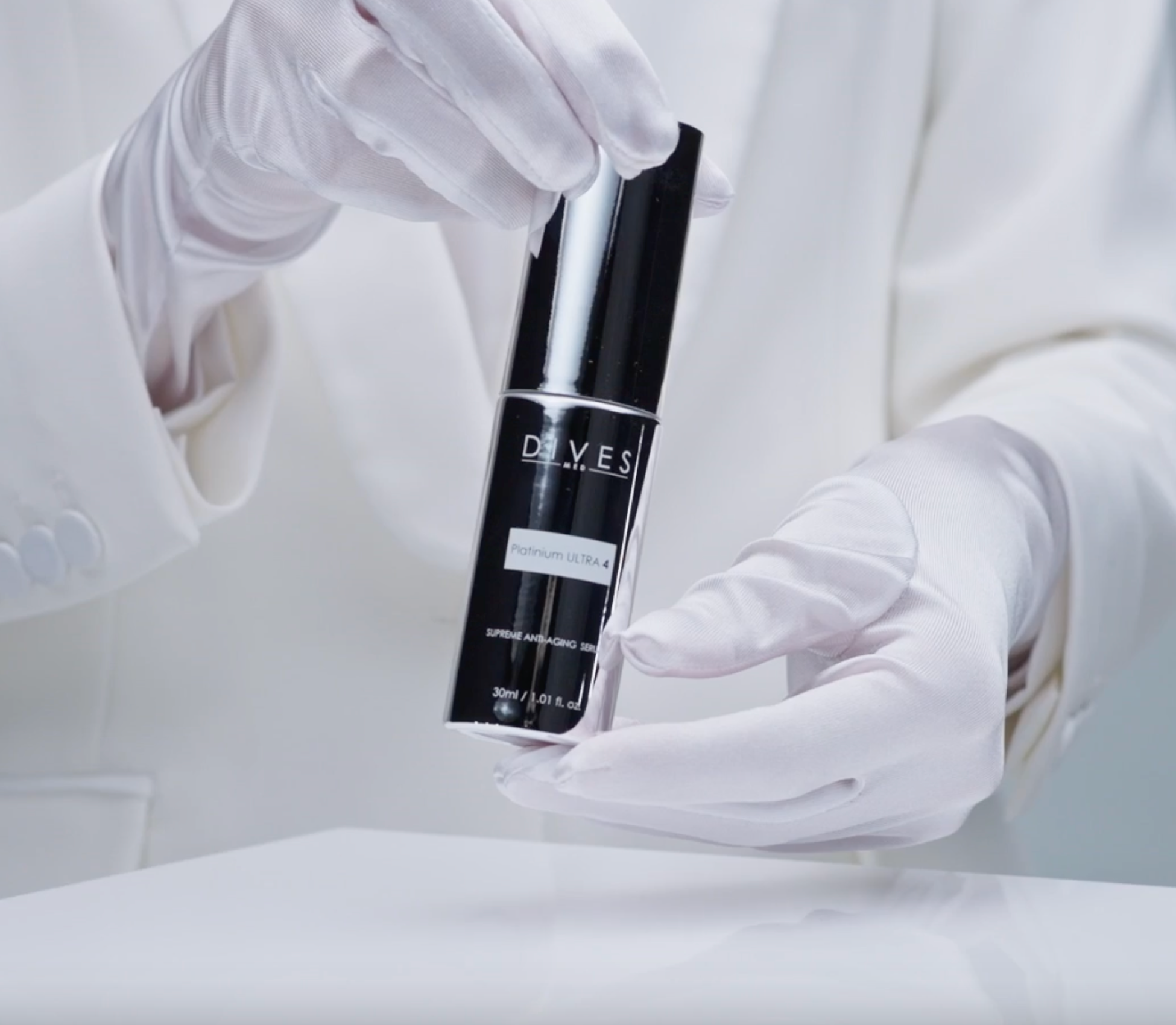 Load video: Platinium Ultra 4 Serum