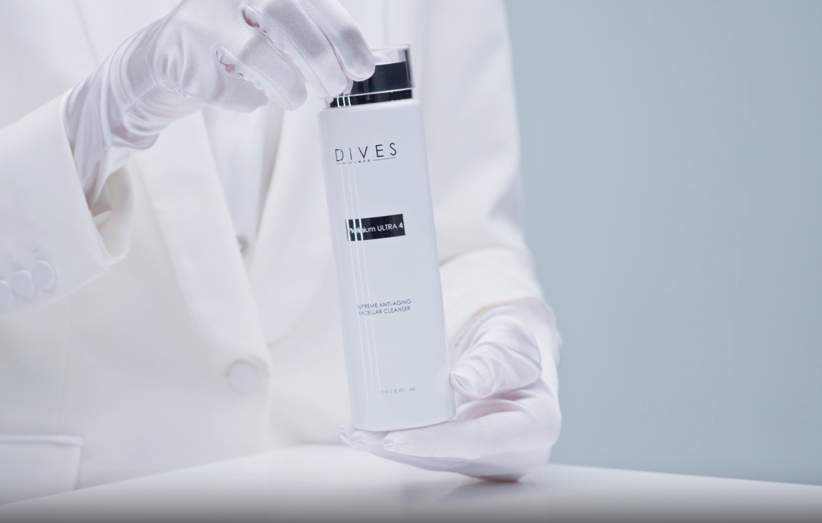 Load video: Platinium Ultra 4 Micellar Cleanser