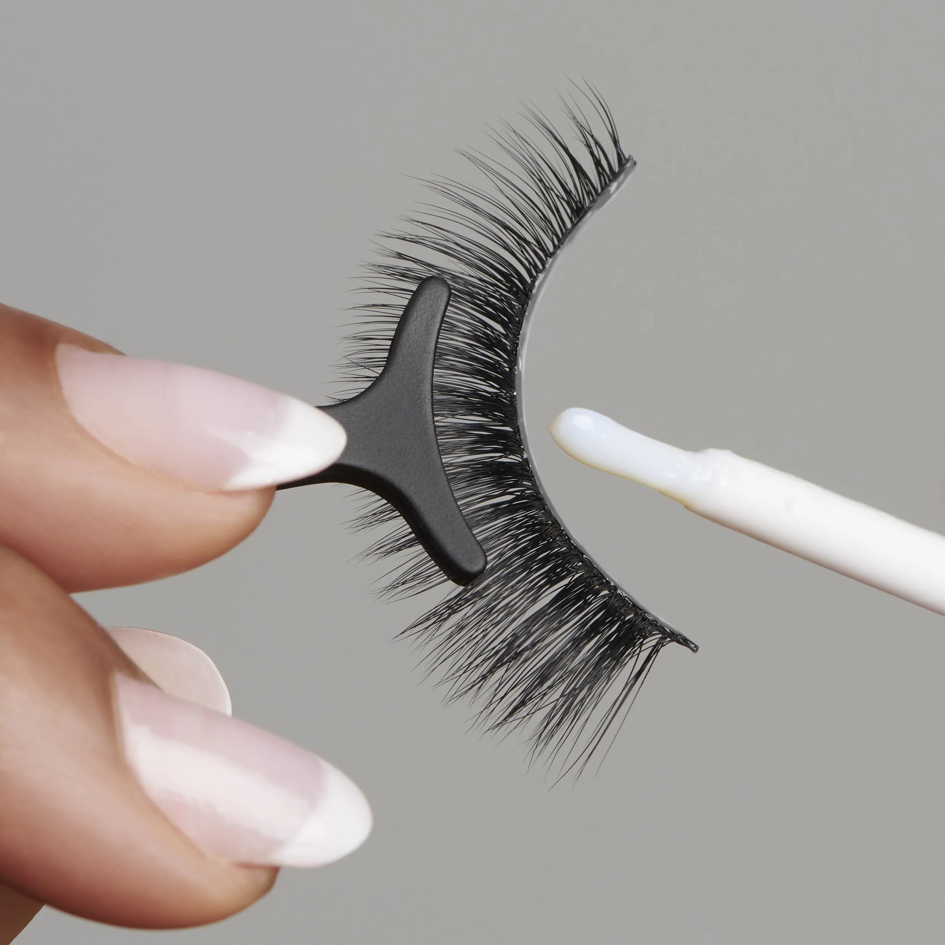 Brush-on Eyelash Adhesive - Filler Lux